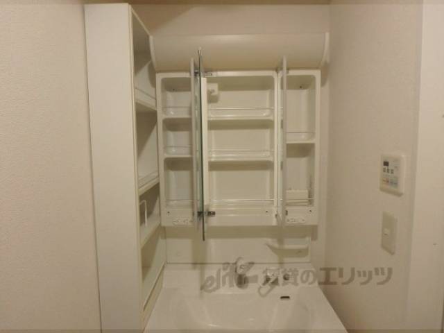 収納　洗面化粧台