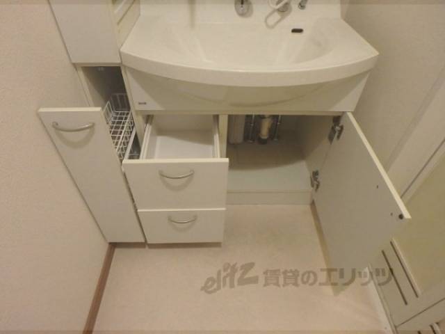 収納　洗面台下