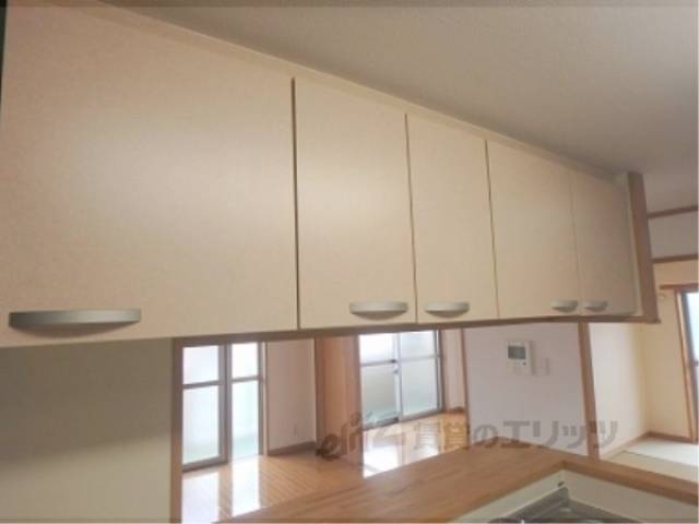 キッチン　上部収納