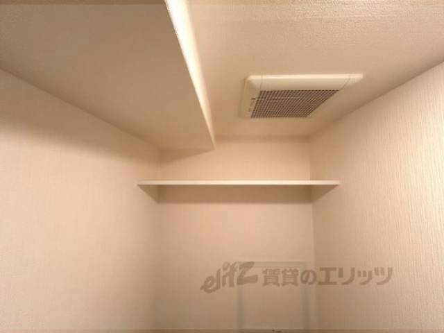 トイレ　上部収納