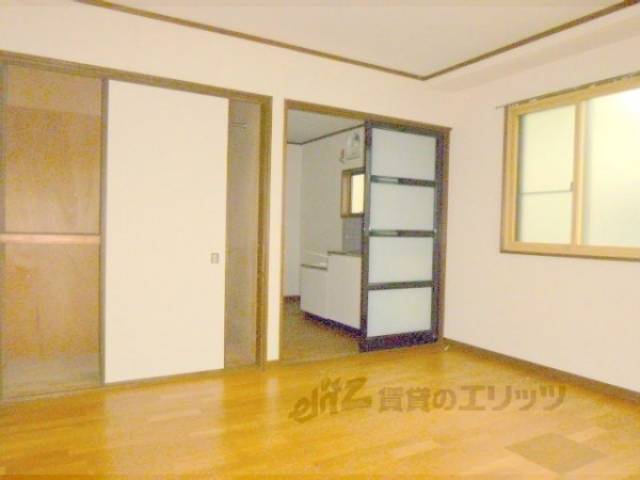 洋室　窓が2つあり明るいです