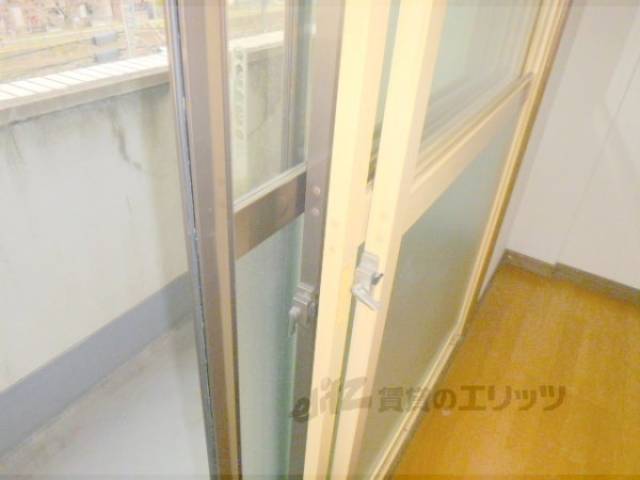 洋室　二重扉で夏冬快適です