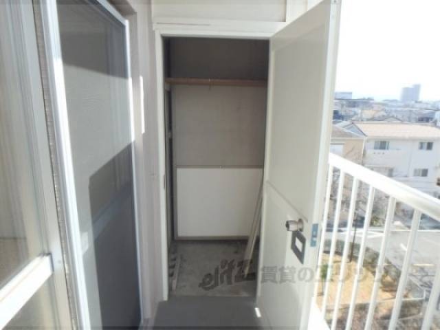 ベランダ　収納