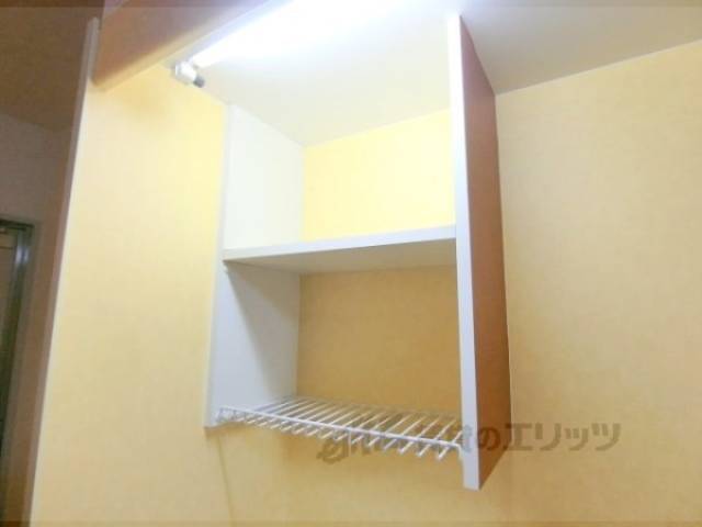 キッチン　上部棚