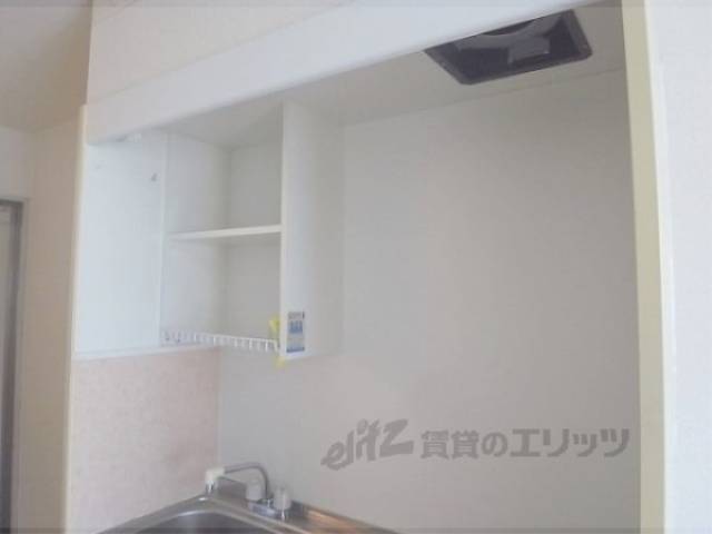 収納　キッチン上部