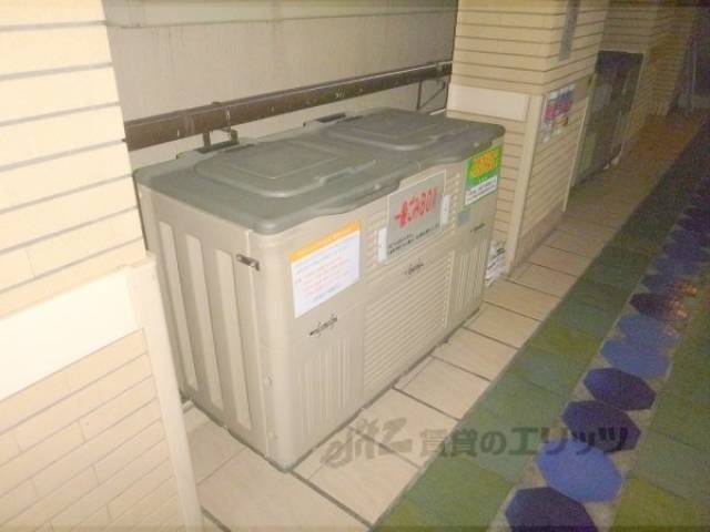 共用部　ダストボックス２