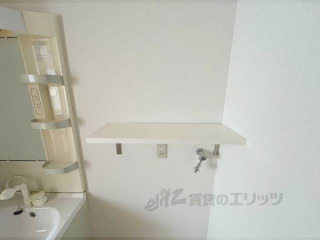 収納　洗濯機置き場上