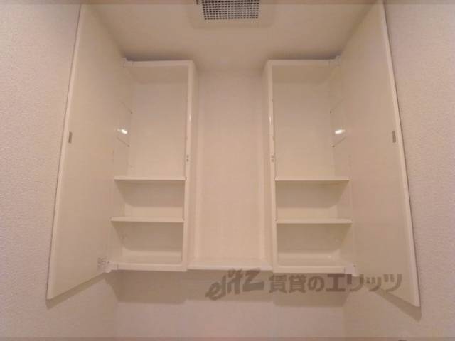 トイレ　上部戸棚