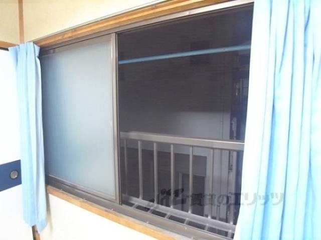 窓　洗濯もの干せます