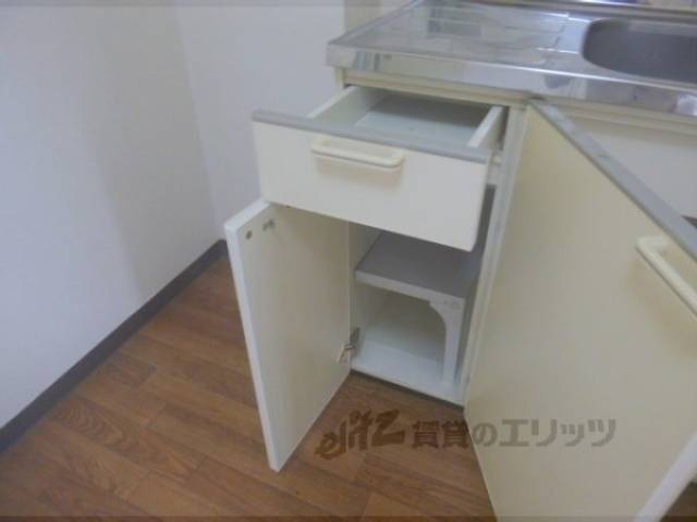 収納棚（下部）