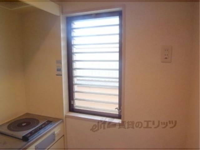 キッチン　（換気窓）