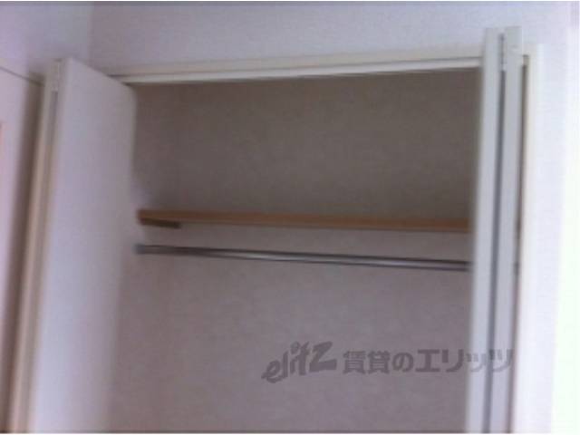 収納　ハンガーポール