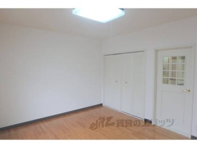 洋室　8帖の洋室です。