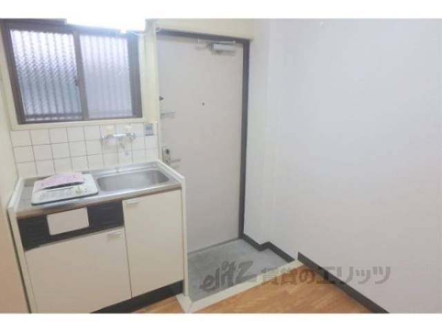 キッチン　2帖ほどのキッチンです