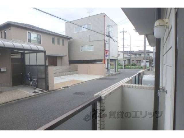 眺望　前が通りなので、暗くなりません