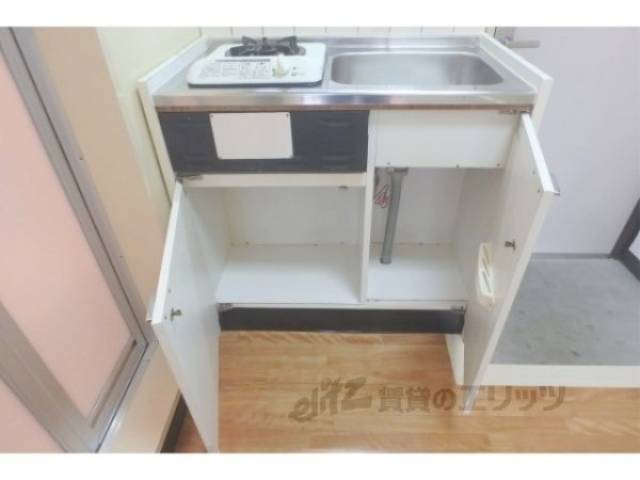 キッチン　キッチン下に収納あります
