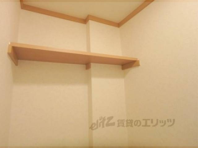 トイレ上の棚