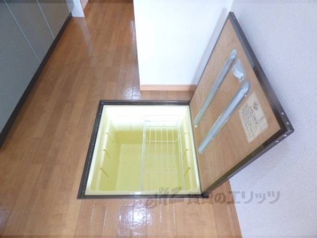キッチン　床下収納