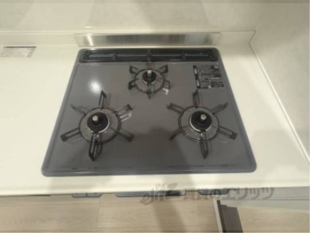 キッチン　3口コンロ