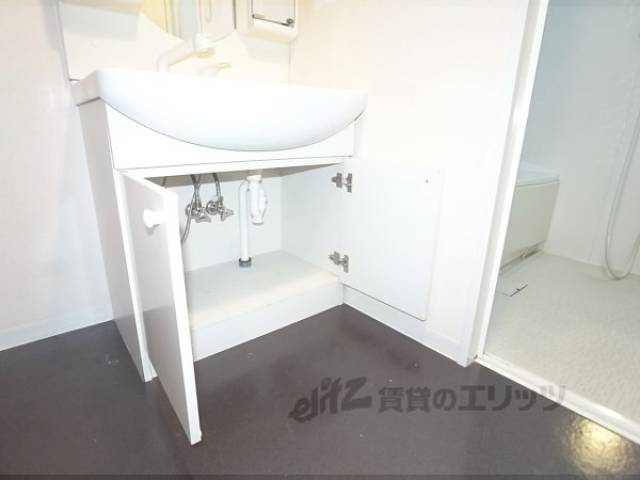 洗面所　収納スペース