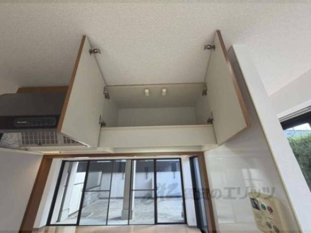 キッチン　上部収納