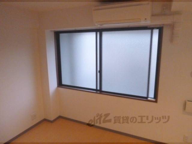 大きな窓が付いてます。
