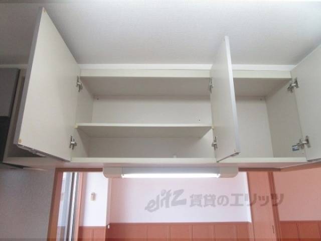 キッチン　上収納