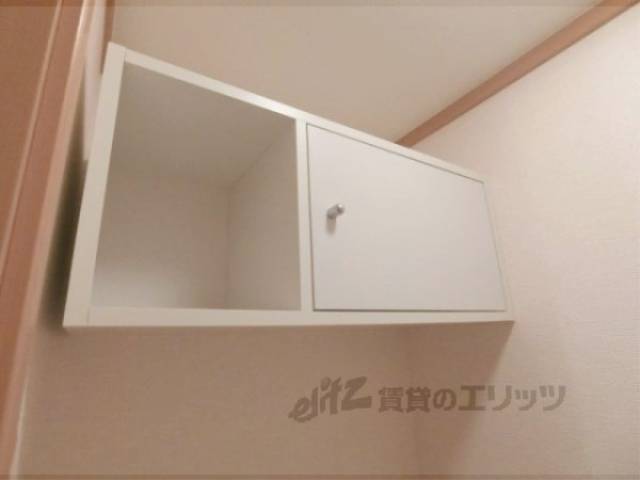 トイレ　上部収納