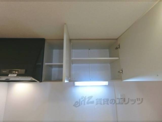 キッチン　上部収納