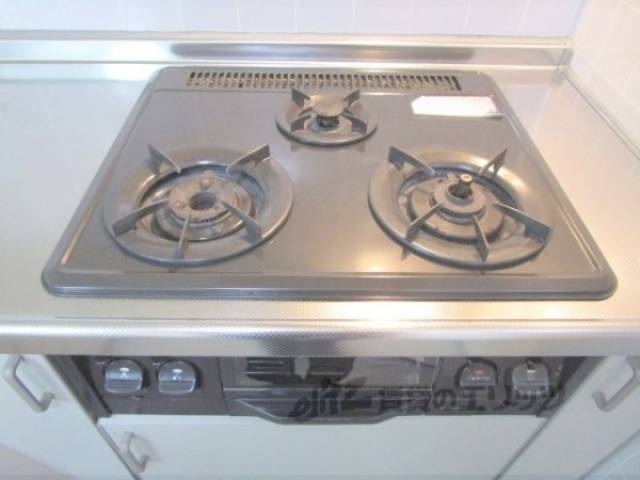 キッチン　ガス3口コンロ