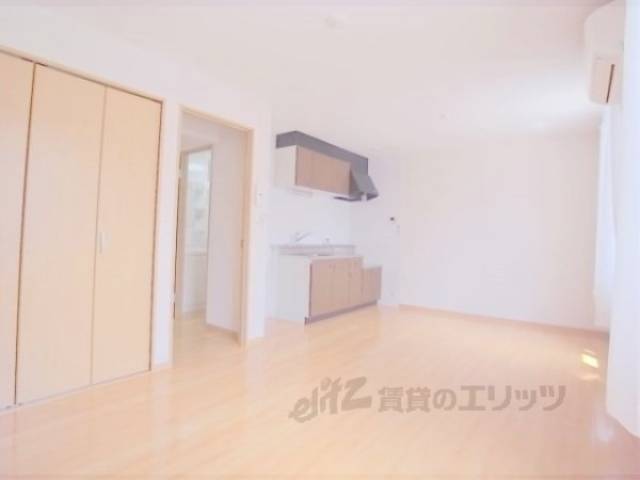 居室　きれいなお部屋です。