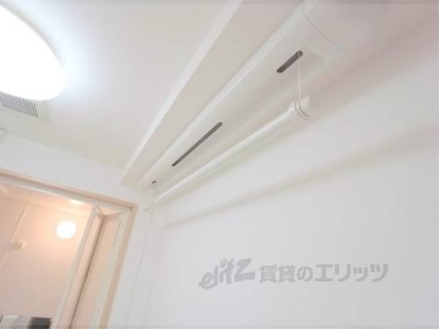 物干し竿掛け　室内干しに便利です。
