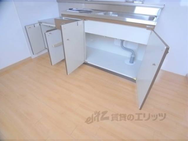 キッチン　キッチン下部収納２