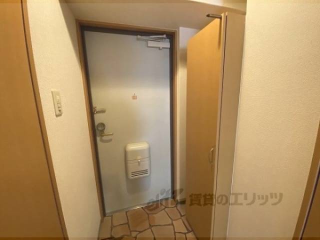 玄関　上収納