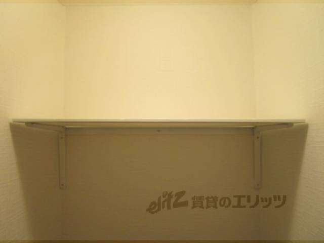 トイレ　トイレ上収納
