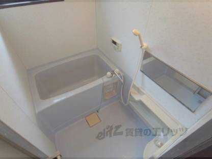 風呂　窓ついてます。