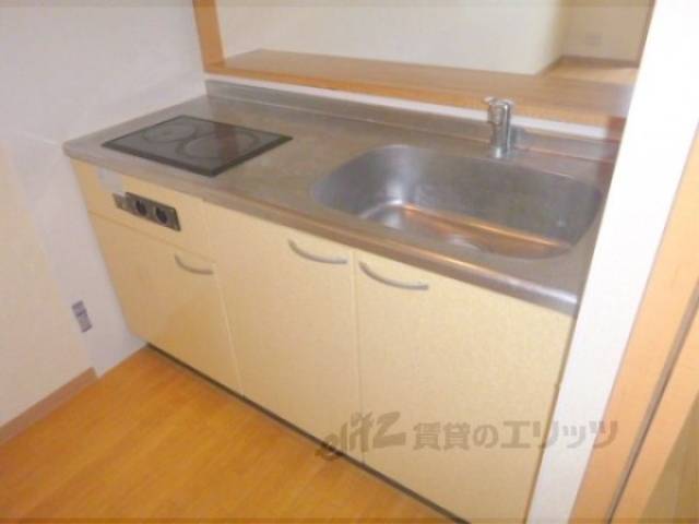 キッチン　廊下　収納