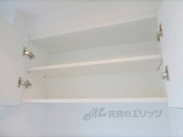 トイレ　吊り棚