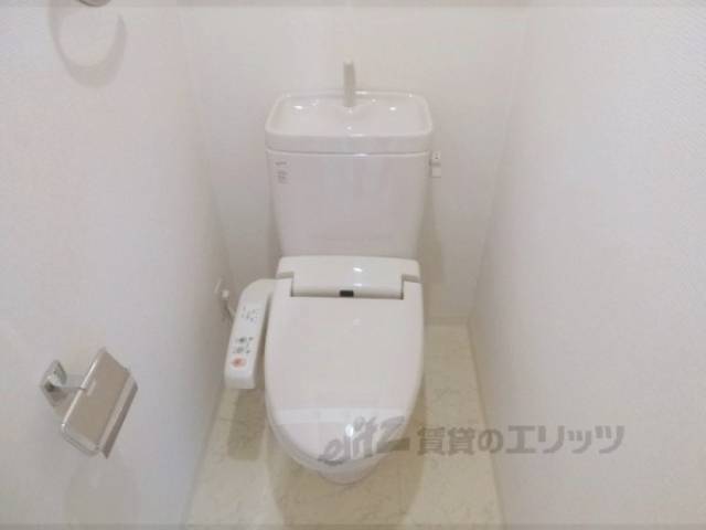 トイレ　ウォシュレット付いてます・