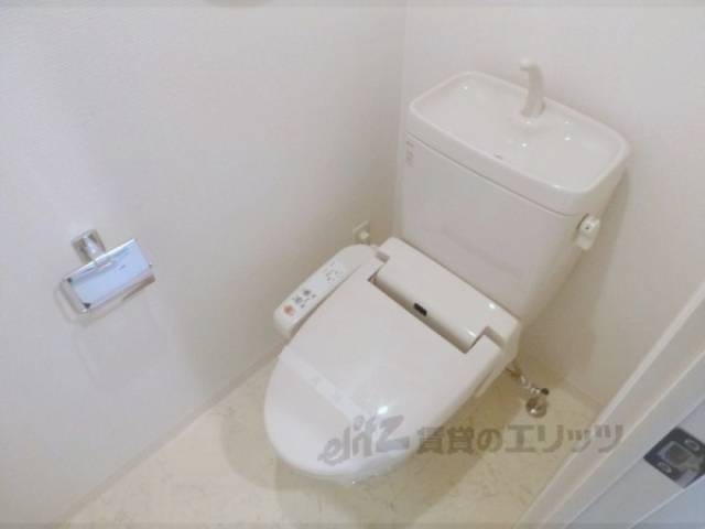 トイレ　ウォシュレット付いてます・