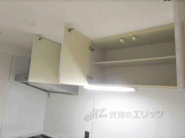 キッチン　キッチン上部収納