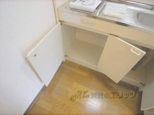 収納　キッチン下部収納