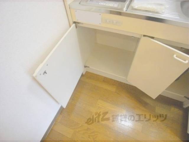 収納　キッチン下部収納