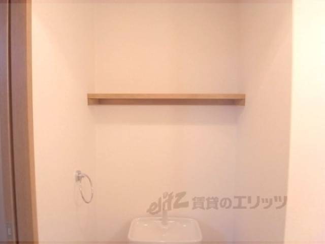 トイレ　トイレの棚