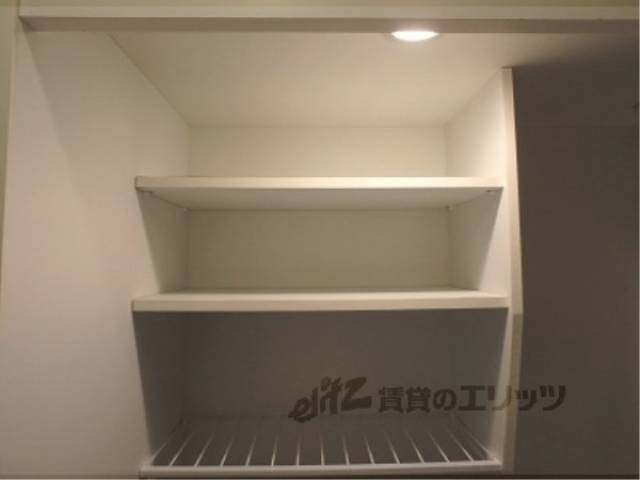 キッチン　上部収納