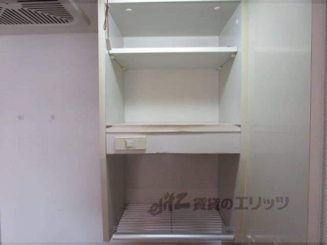 キッチン　上部収納