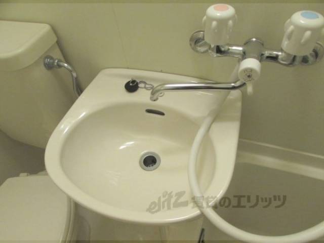 洗面所　ユニットバスの洗面台です。