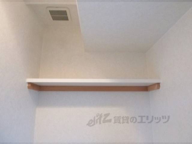 トイレ　吊り棚