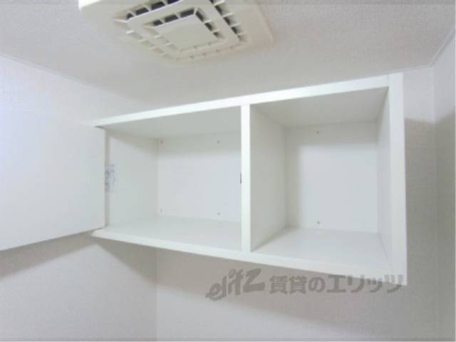 トイレ内上部棚