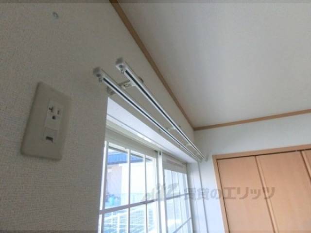 洋室　カーテンレール